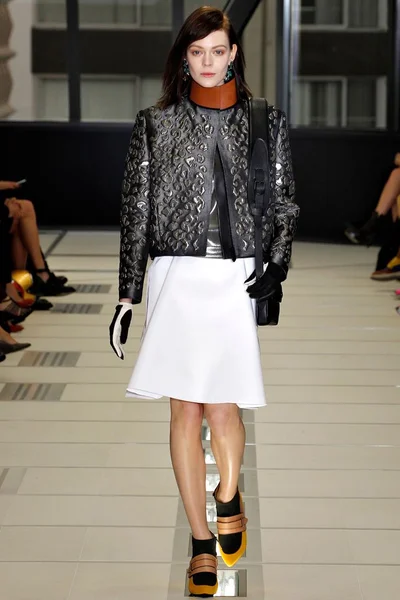 Look 13